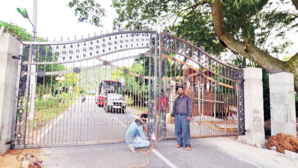 No entry to Chamundi Hill after 7 pm; visitors must leave by 9 pm