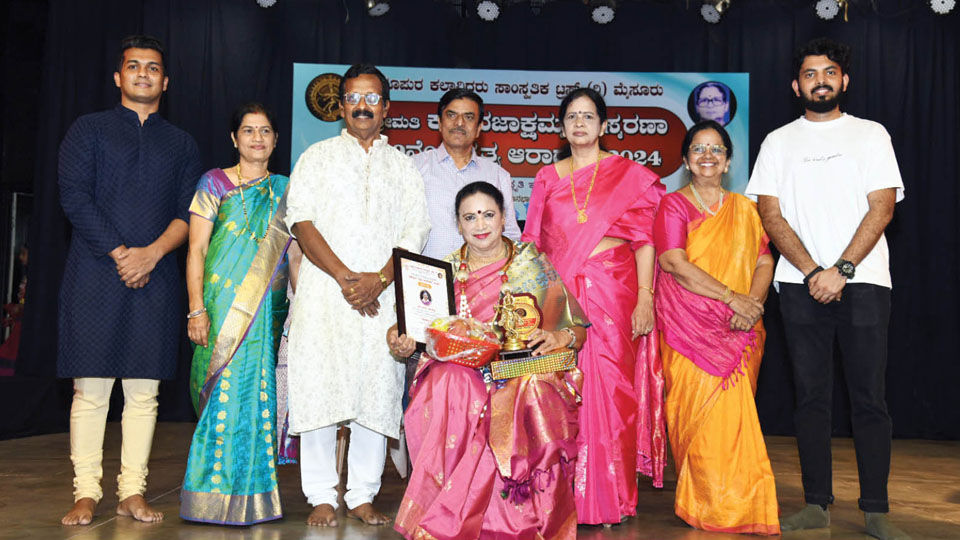 ‘Noopura Shri’ Award conferred