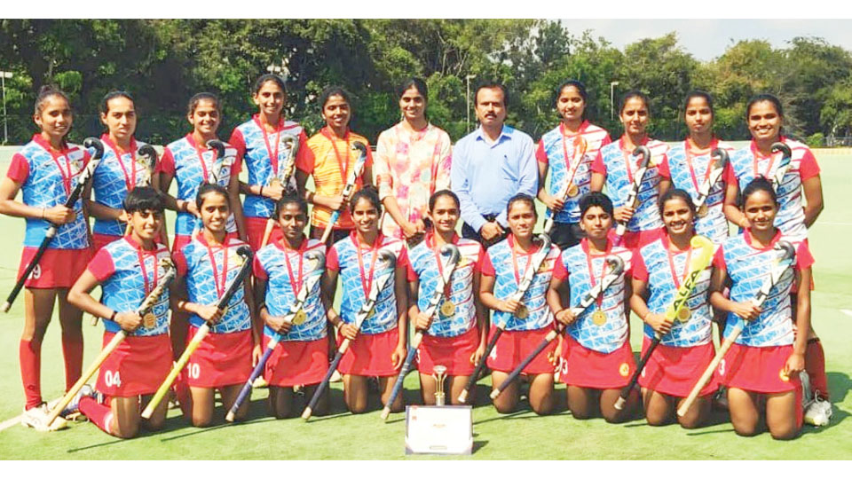 Teresian PU Girls win Hockey Tourney