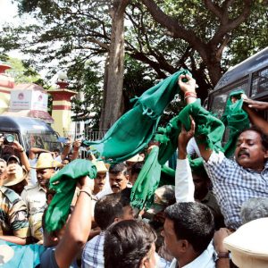 Police foil farmers’ attempt to lay siege to Railway Station