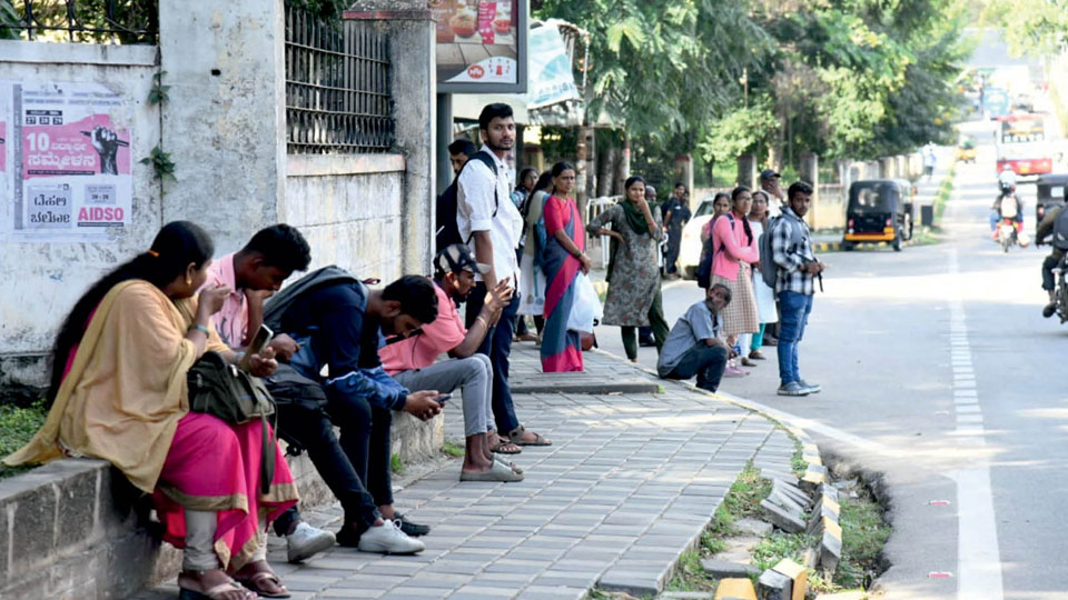 Echo of Congress rally in Hassan: Shortage of KSRTC buses hits Mysuru commuters