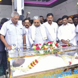 CM pays last respects to former MLA Jayanna