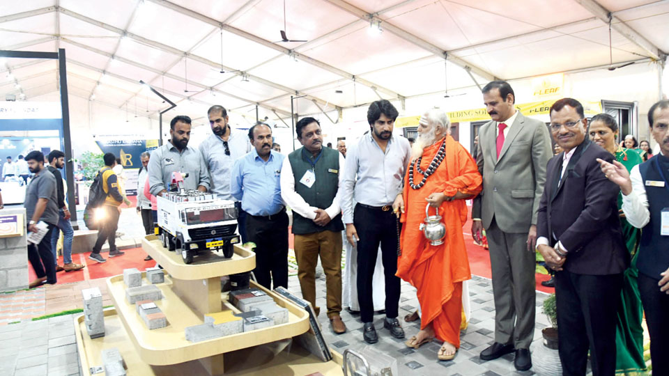 Viraktha Mutt Seer inaugurates MYBUILD-24