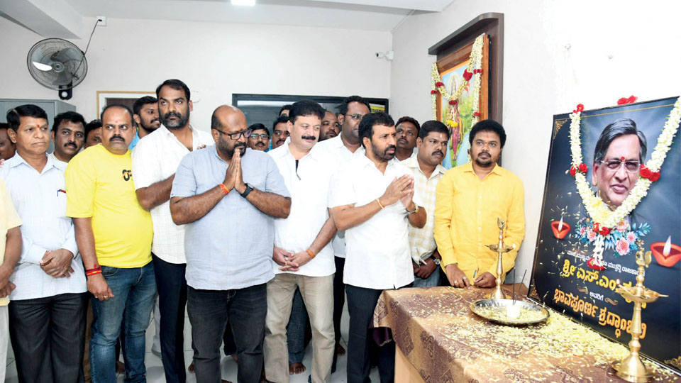 City BJP leaders paying tributes to S.M. Krishna