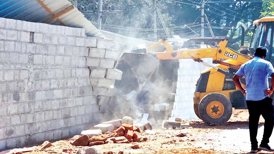 Illegal building on Government land razed; 1.25 acres recovered