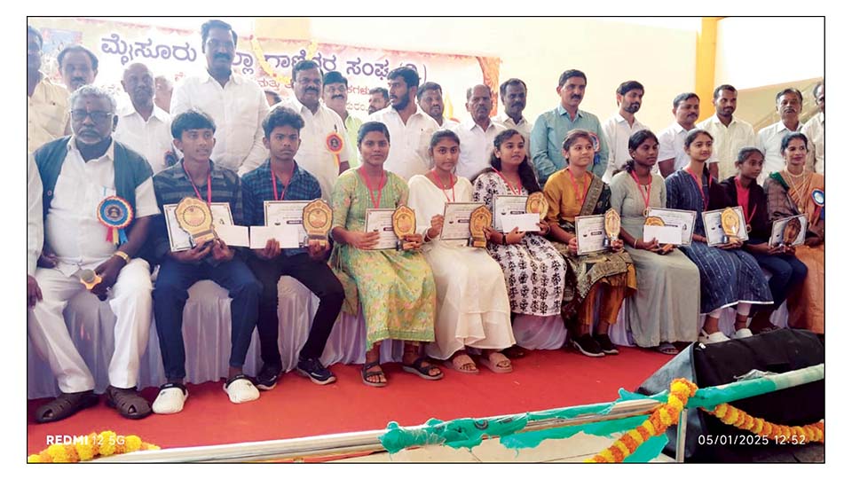 Pratibha Puraskar to Ganiga students