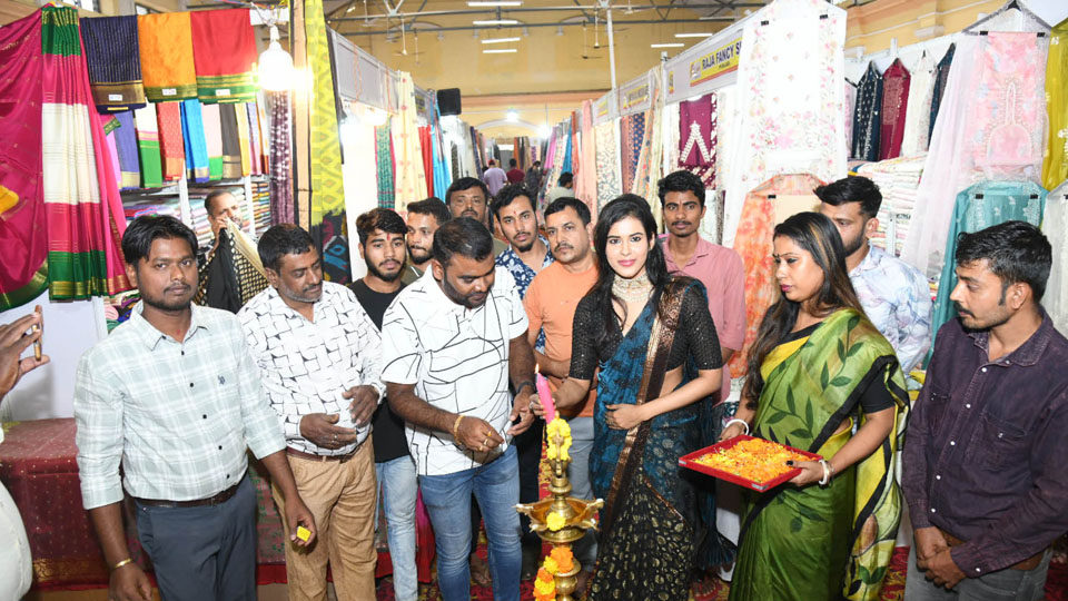 New Crafts’ Silk India-2025 expo-cum-sale begins