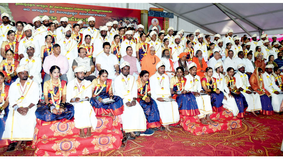 Suttur Jathra: 155 couples enter into wedlock at mass marriage