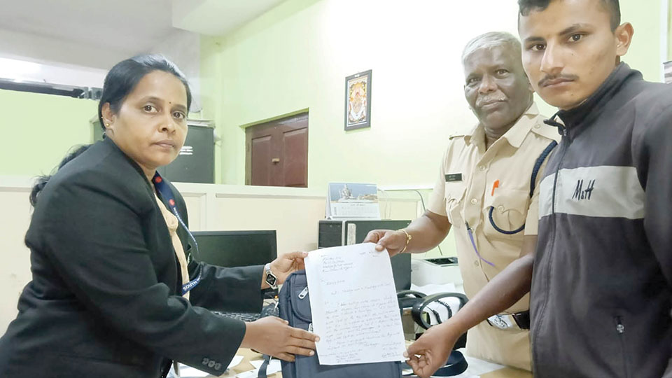 Ticket Inspector returns lost bag in train with Rs. 56,770