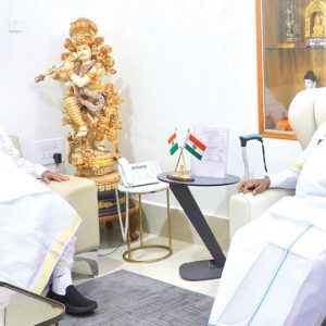 Kharge meets Siddaramaiah amidst honey-trap charges