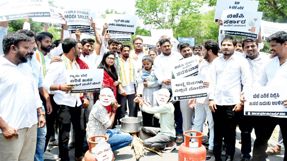 Youth Congress stages dharna against Centre over price rise