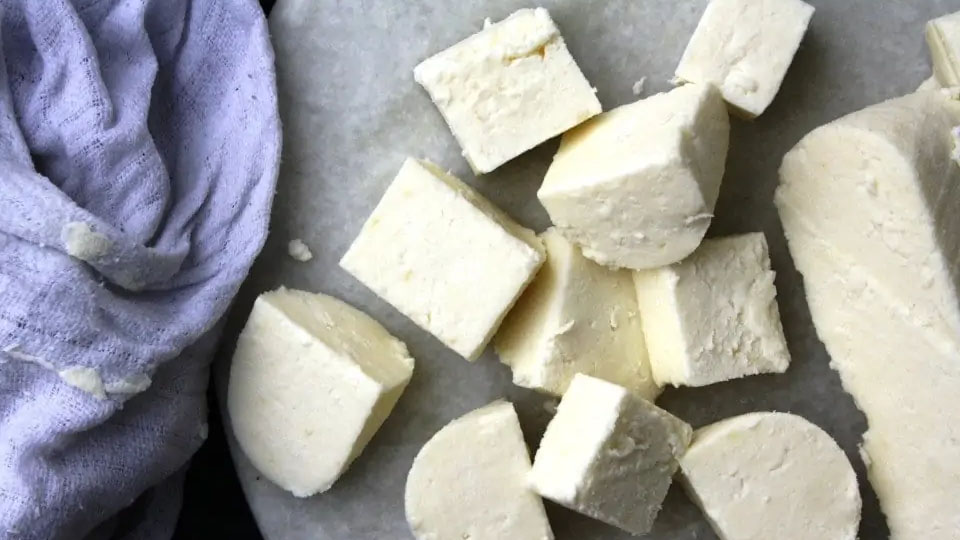 Food safety team raids paneer shops, collect samples for test