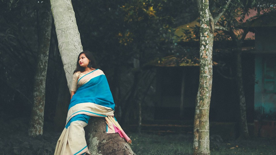 Is it in Trend to Wear Saree with Belt?