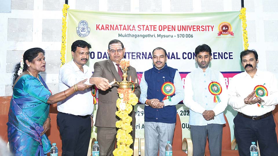 Ditch your phone, get a discount on your food bill