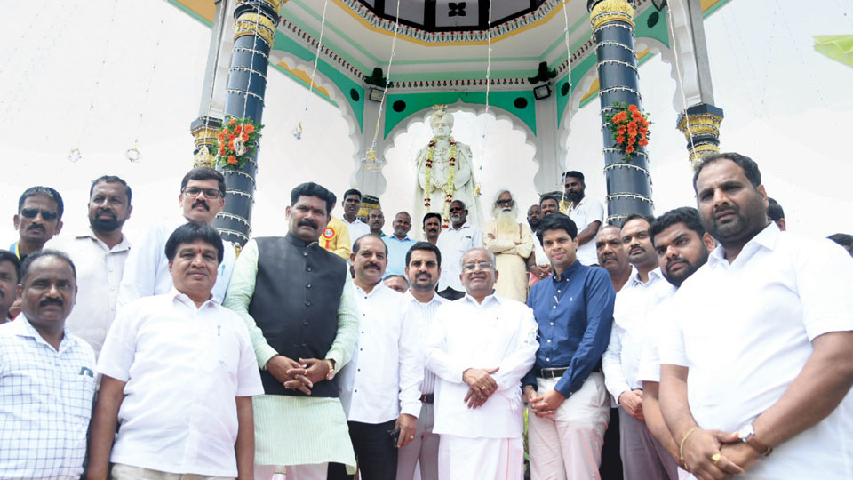 Grand procession marks Nalwadi’s 141st birth anniversary in city