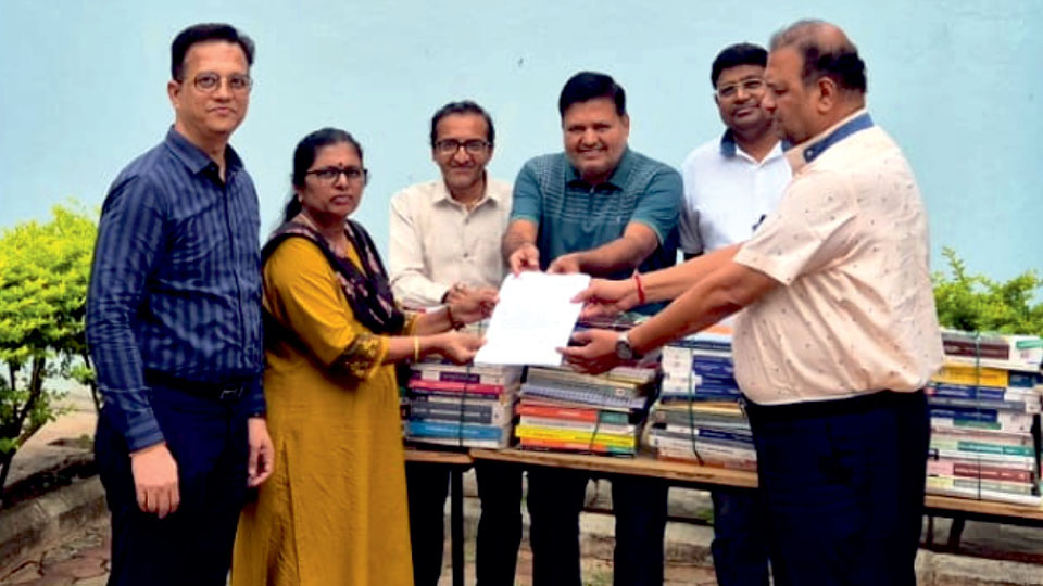 Bharatiya Jain Sanghatana distributes old textbooks to CA students