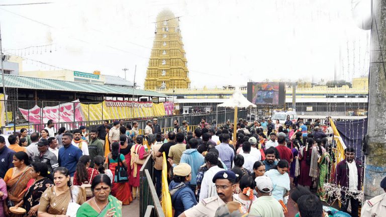 Ashada Friday atop Chamundi Hill: Devotees throng temple - Star of Mysore