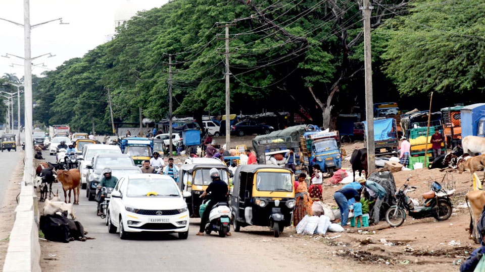 M.G. Road returns to daily traffic chaos