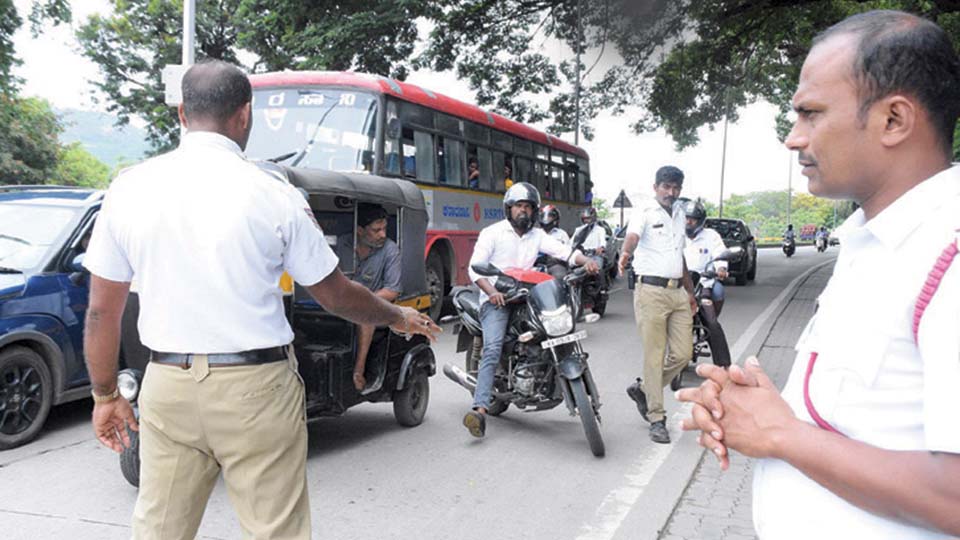 Echo of deaths in Mandya, Davangere : Police barred from random vehicle checks on roads