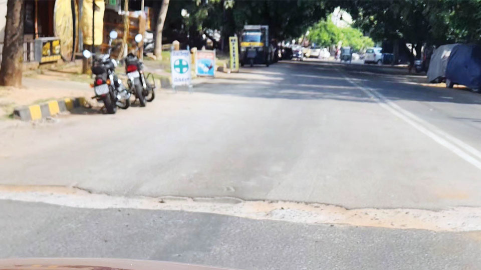 Senior citizen refuses to yield, thwarts extortion