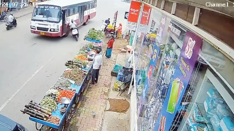 KSRTC bus accident at Vivekanandanagar: Encroachments blamed for senior citizen’s death