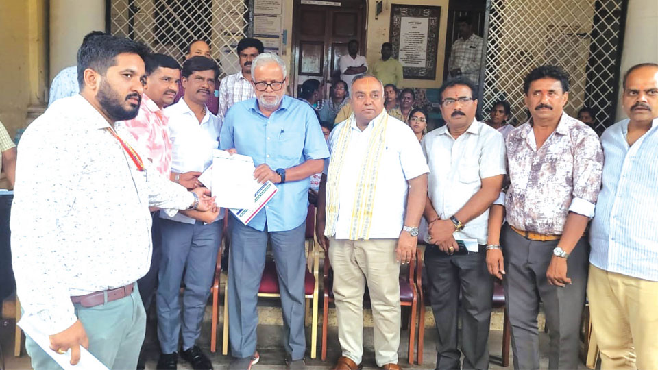 City Corporation strike enters fourth day: BJP leaders extend support, criticise Congress Ministers