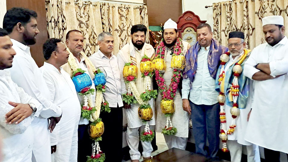 District Waqf Advisory Committee office-bearers feted