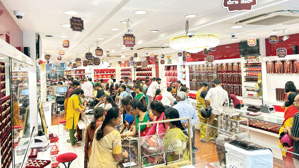 Prakash Jewellers celebrates Ashada with Swarna Utsav