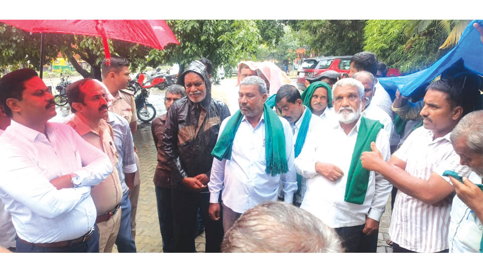 Farmers stage protest in front of KIADB office