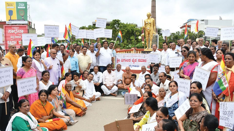 Jain community holds silent protest in support of Dharmasthala