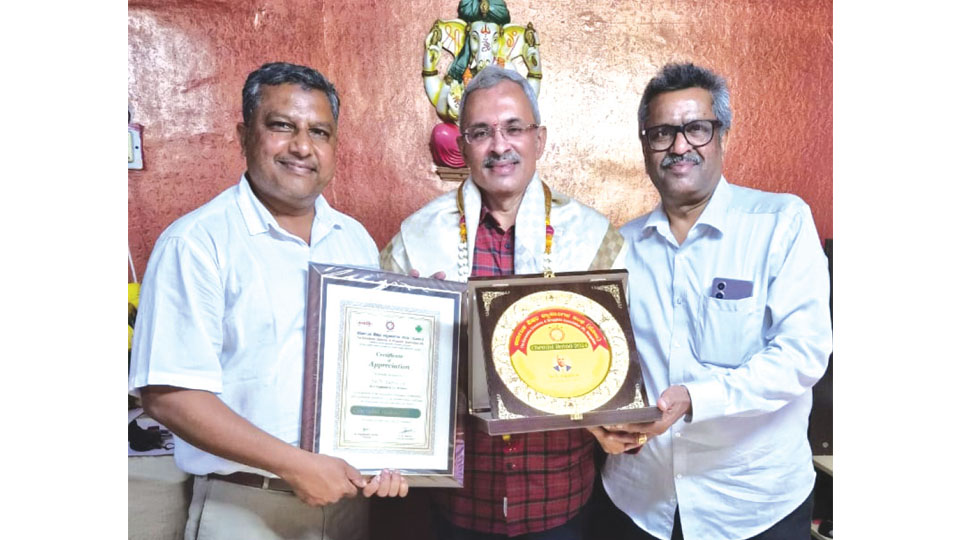 Karnataka Chemist Ratna Award for N. Raghavan of Raghulal & Co.