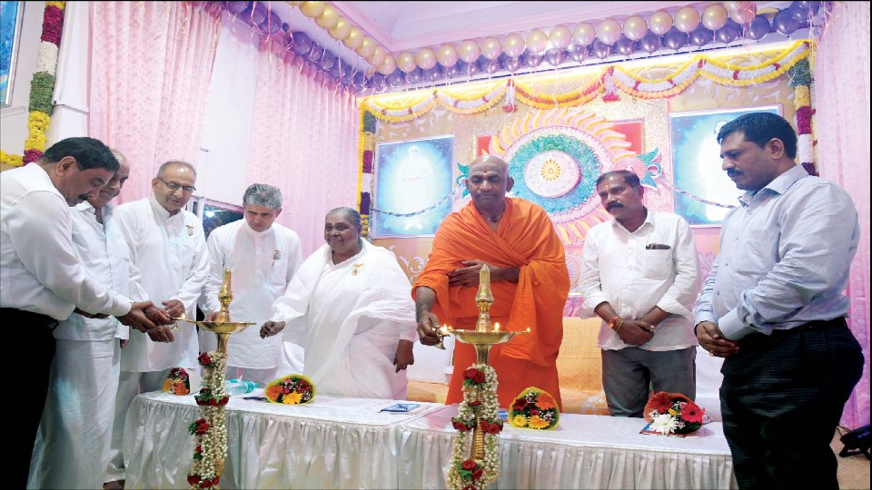Spiritual training can be a stress buster for Government employees: Swamiji