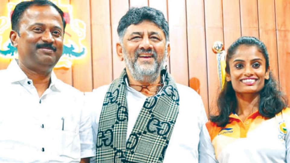 Dy.CM fetes international athlete Vijayakumari