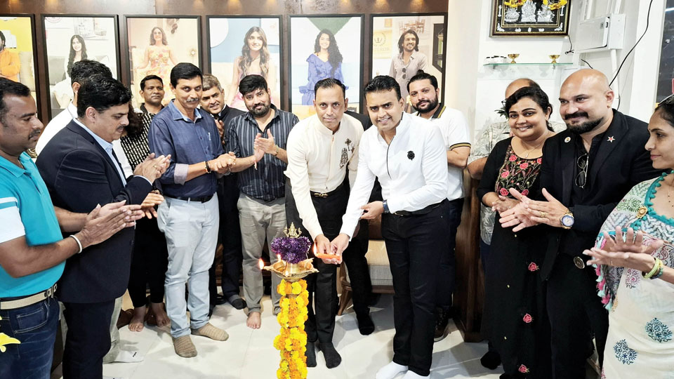 Royaloak Furniture opens new store at Mall of Mysore