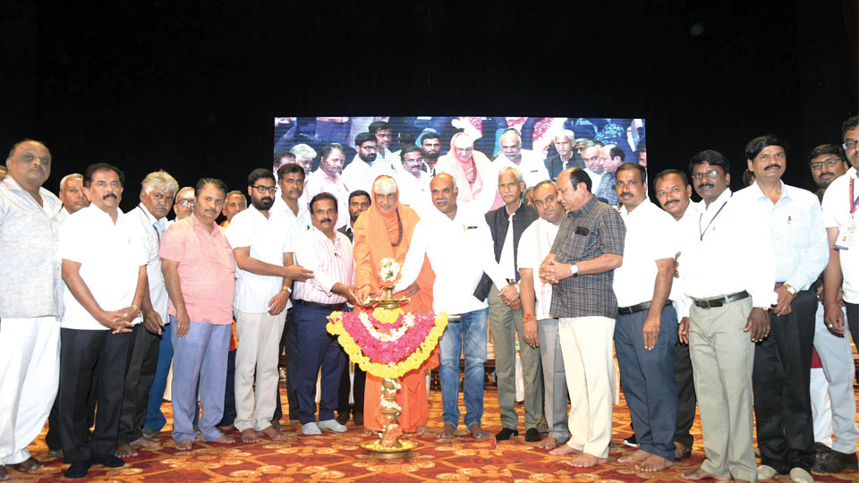 Newspaper distributors play key role in circulation and popularity of newspapers: Seer