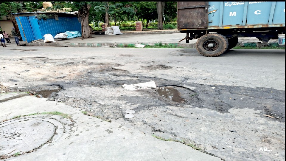 Dangerous potholes near Putli Park Circle