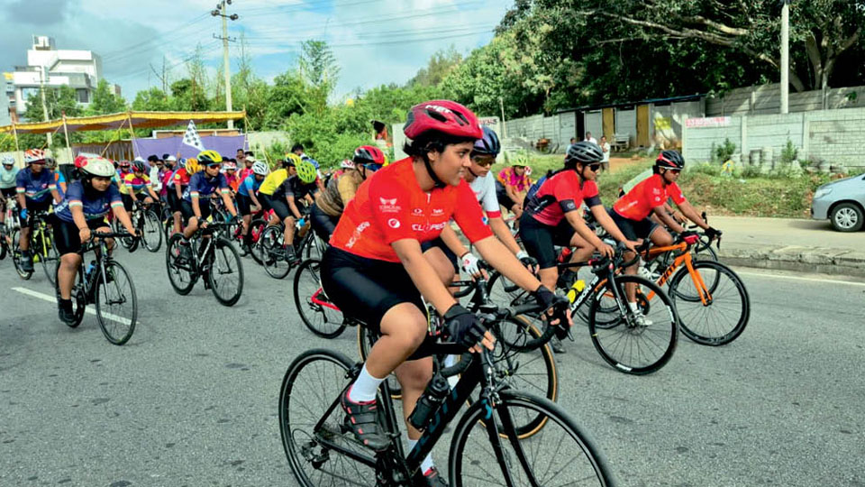 Cyclists speed through city in thrilling State-level race
