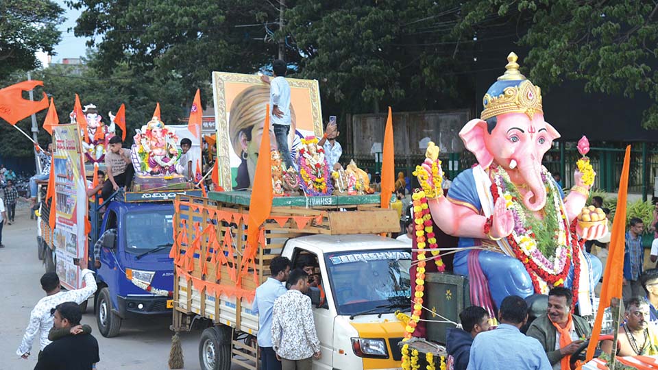 Grand procession marks mass immersion of Ganesha idols