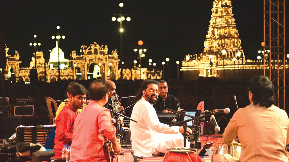 Hariharan & troupe present Ghazal and Classical Fusion at Palace