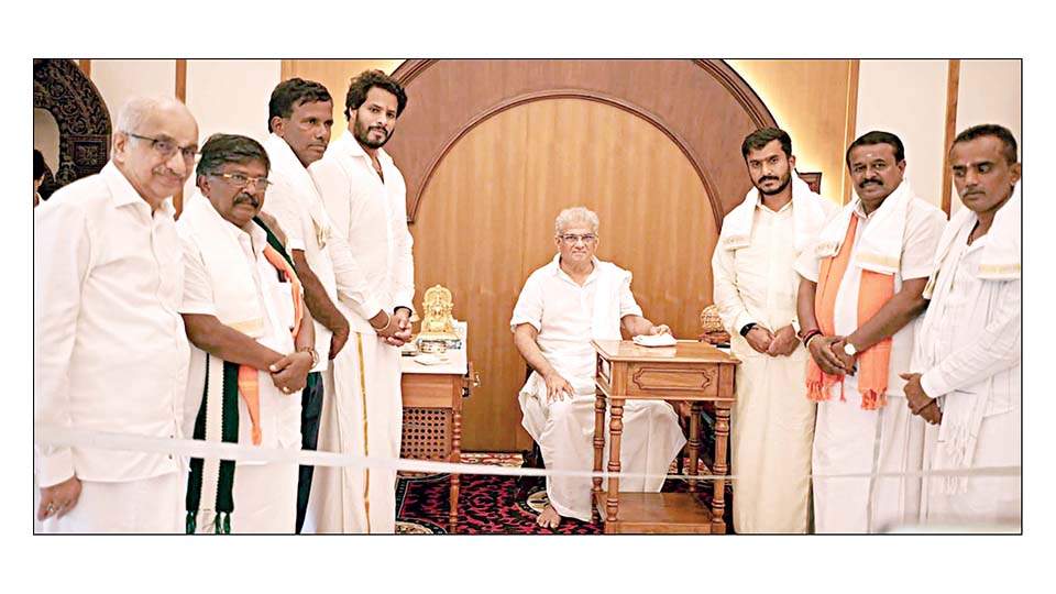 JD(S) delegation meets Dr. Veerendra Heggade