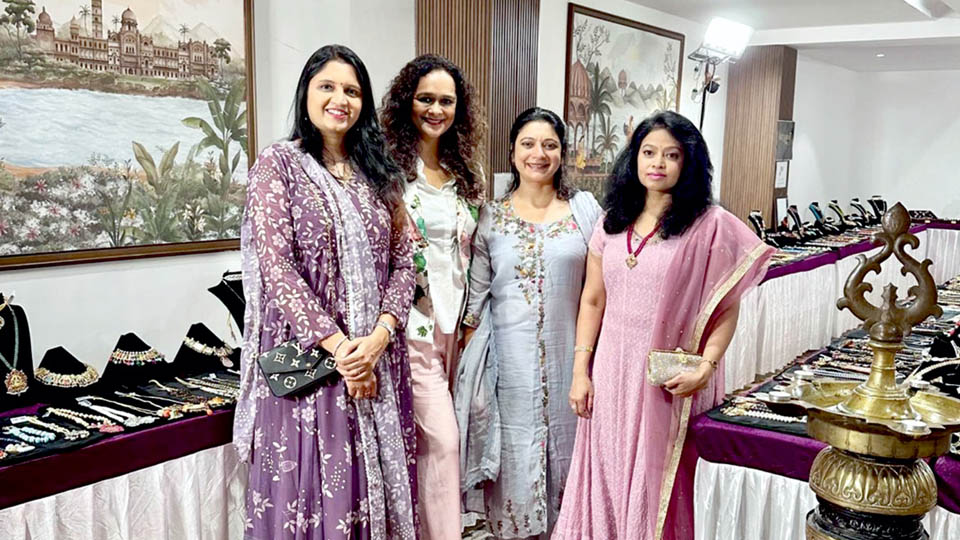 Jewellery Show begins