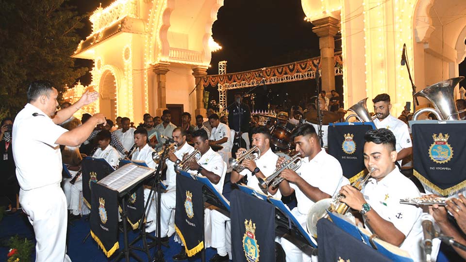 Naval Band to perform this evening