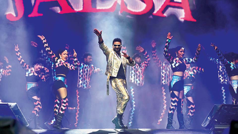 ‘Rockstar’ DSP sets stage on fire