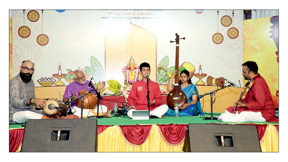 Vid. Rahul Vellal sings at 8th Cross