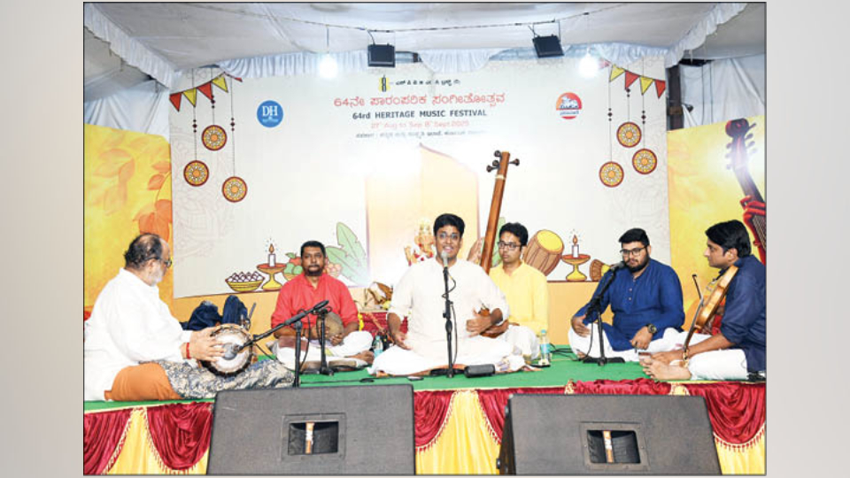 Vid. Sunil Gargyan performs at 8th Cross Ganesha Pandal