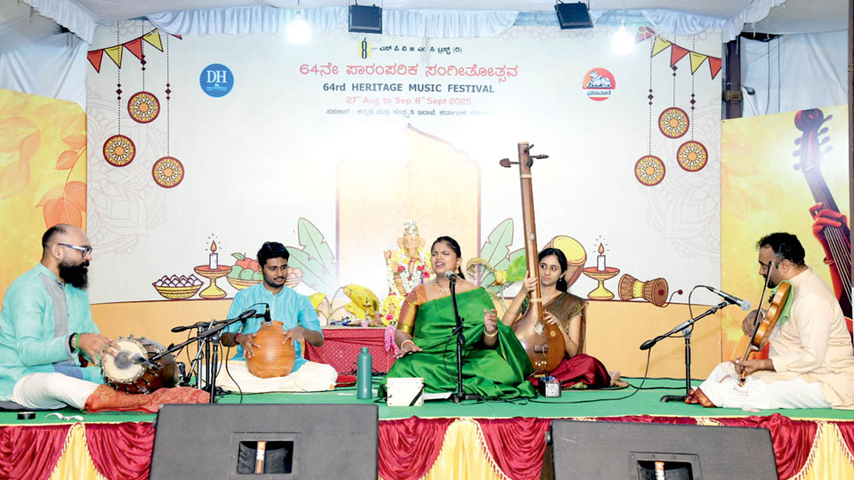 Vidu. Prithvi Bhaskar performs at 8th Cross Ganesha Pandal