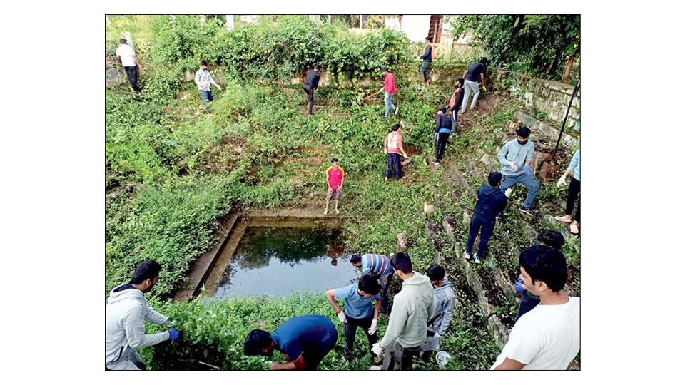 Yuva Brigade, NIE students clean Kalyani at Chamundi foothill