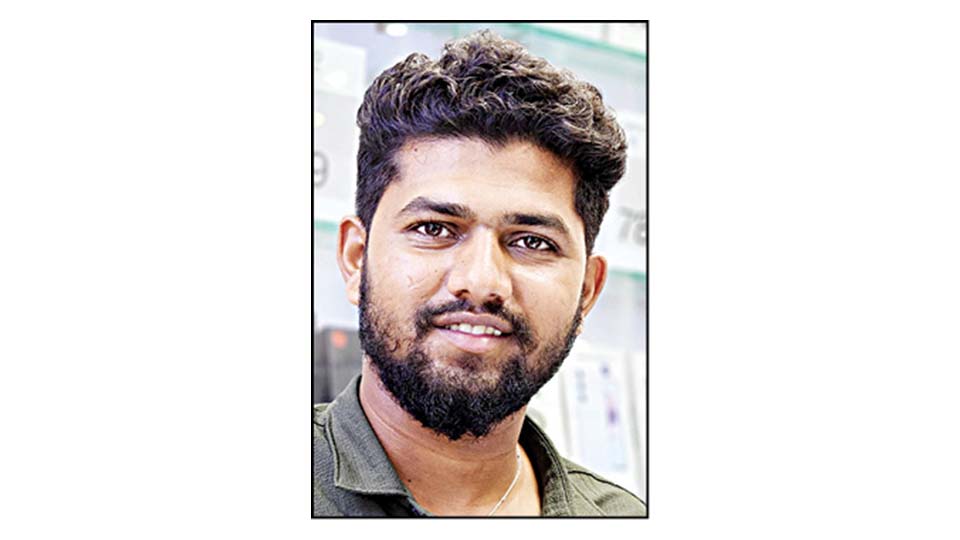 Youth killed as bike crashes into electric pole