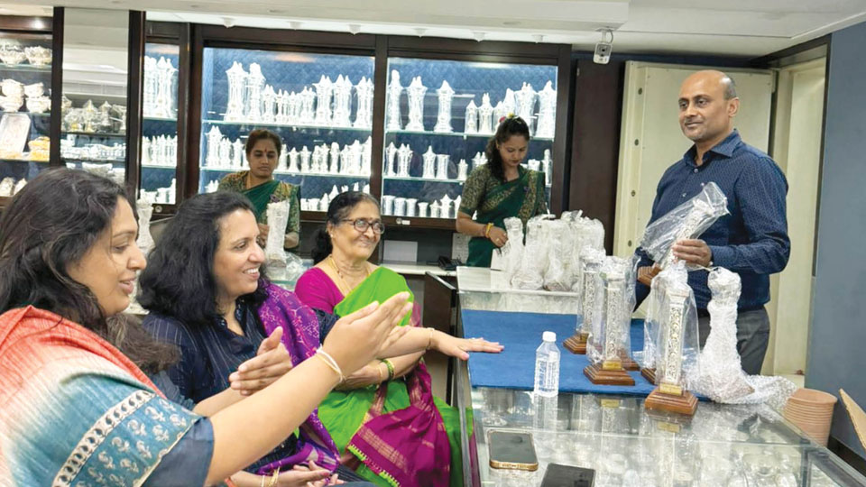 Silver touches all-time high of Rs. 1.49 lakh per kg