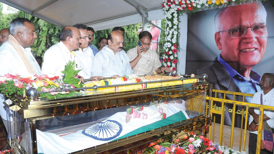 Hundreds pay last respects to Dr. Bhyrappa at Kalamandira